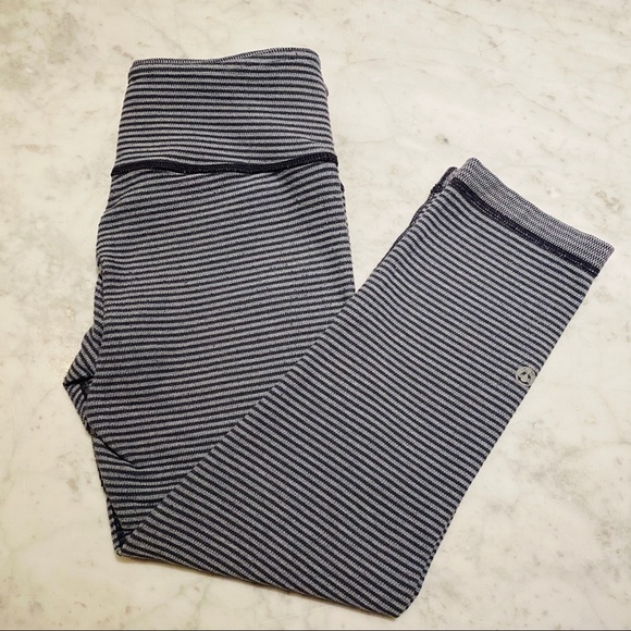 lululemon athletica Pants - SALE 🐠 Reversible Lululemon Crop Workout Pants Size 4